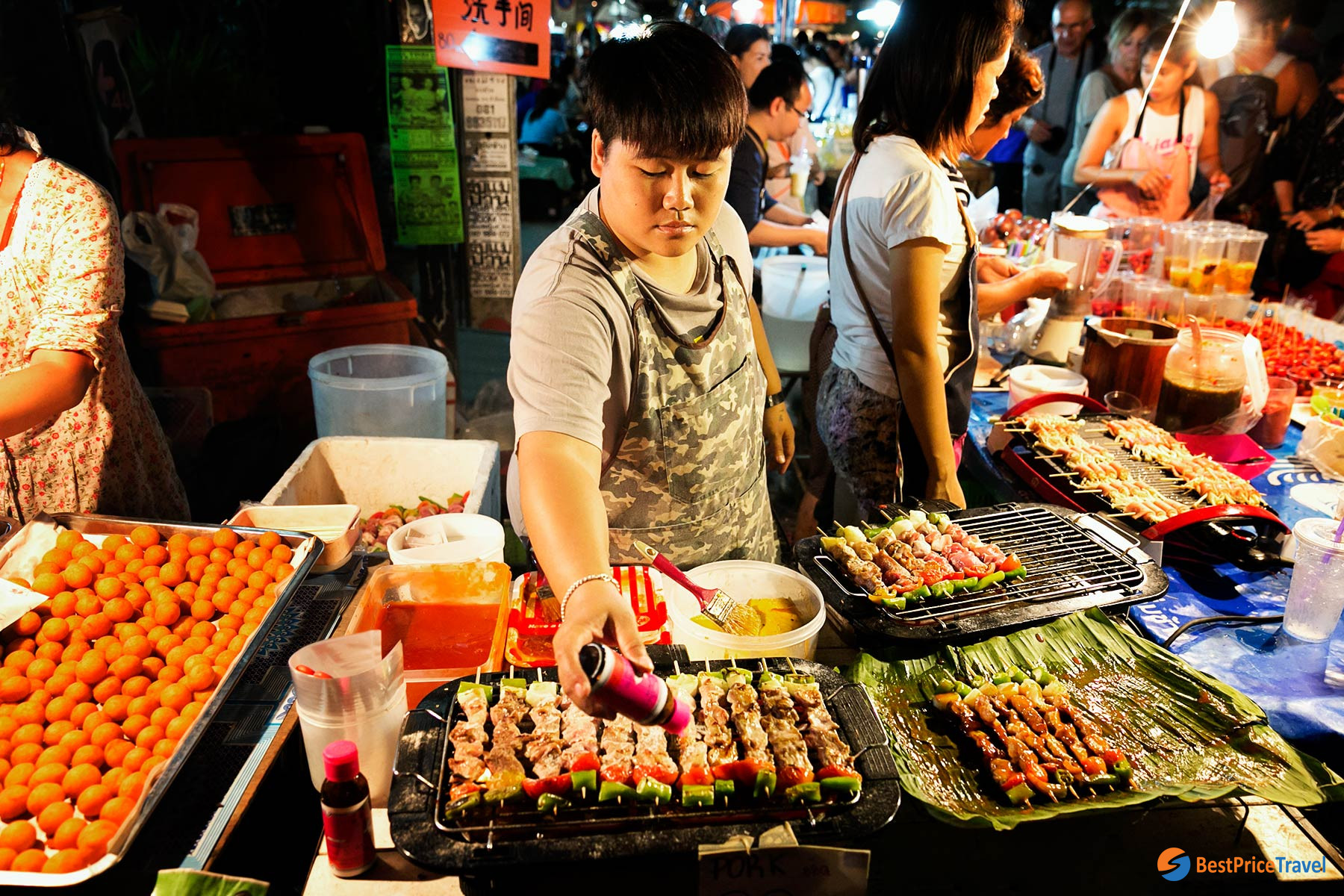 Saturday Night Market at Wua Lai Road