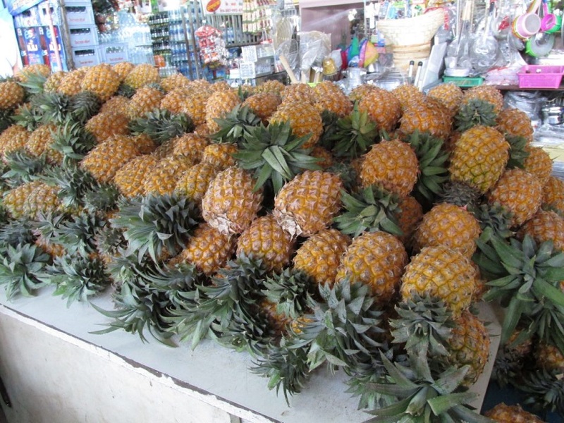 Saphan Khao Fruit Market