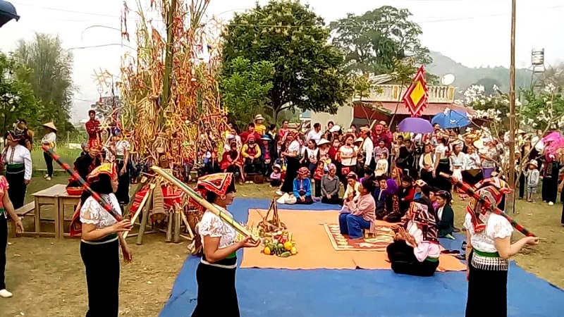 Mai Chau thai festival