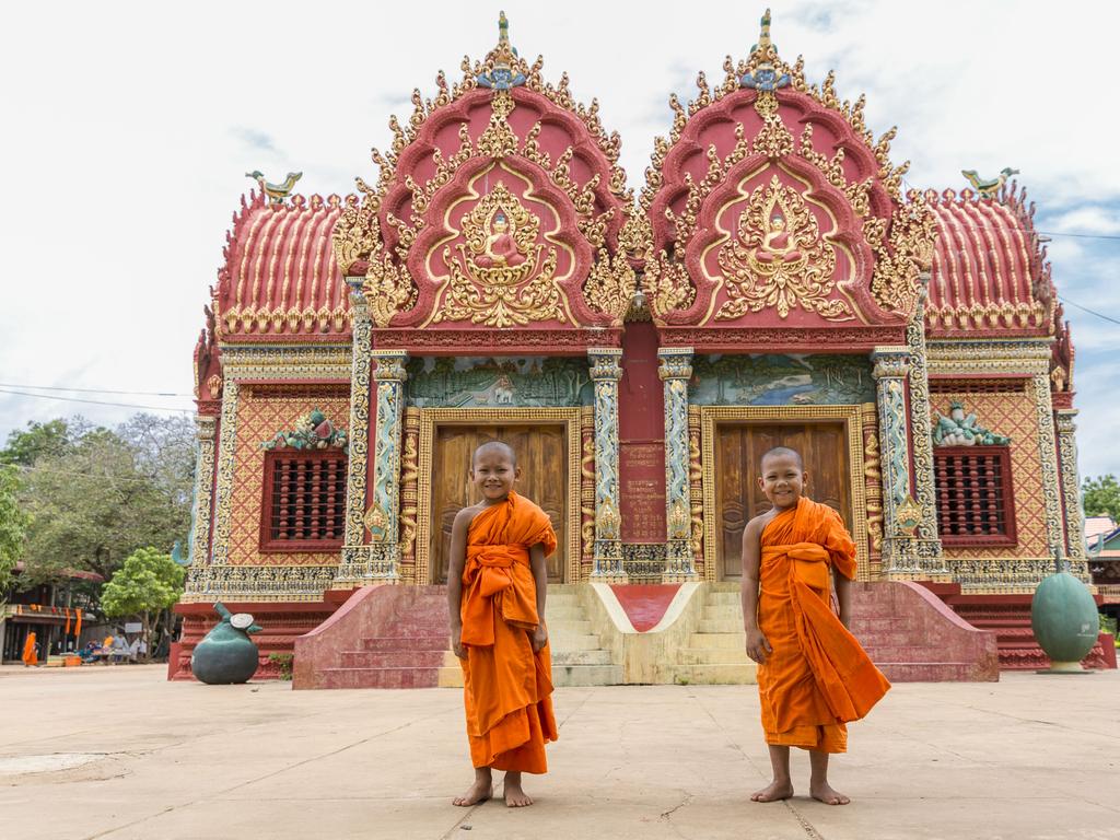 Monks At Wat Hanchey 2