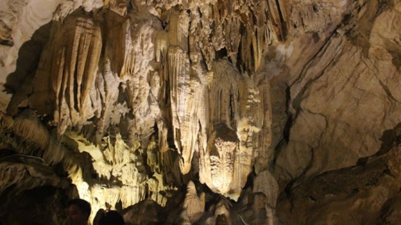 Hoa Cuong Cave