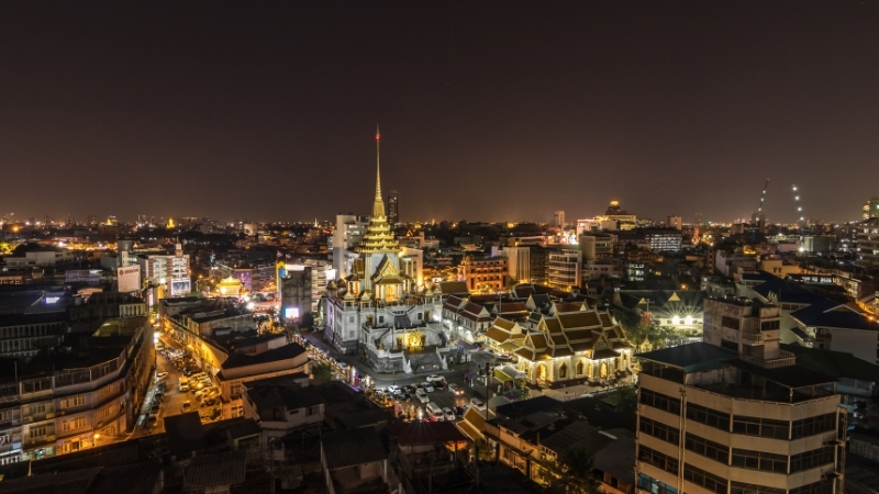 Wat Traimit at night