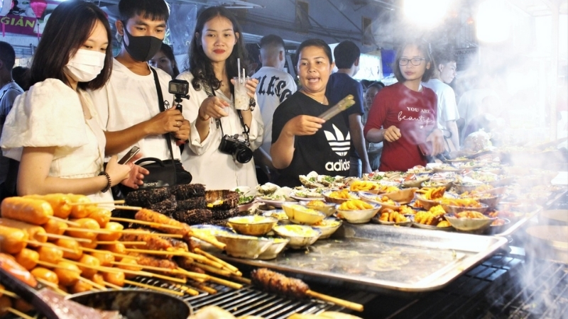 Enjoy amazing seafood at Phu Quoc Night market 