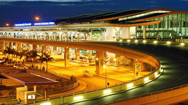 Tan Son Nhat Airport at night