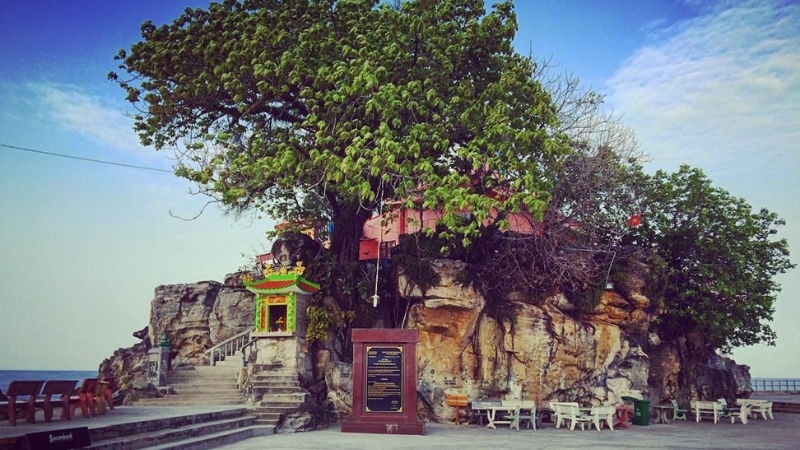 Dinh Cau Temple has long history since 17th Century