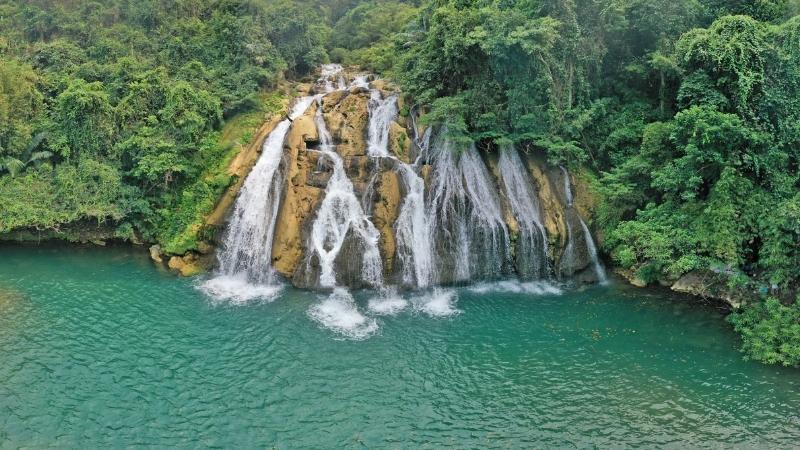 Ta Puong Waterfall