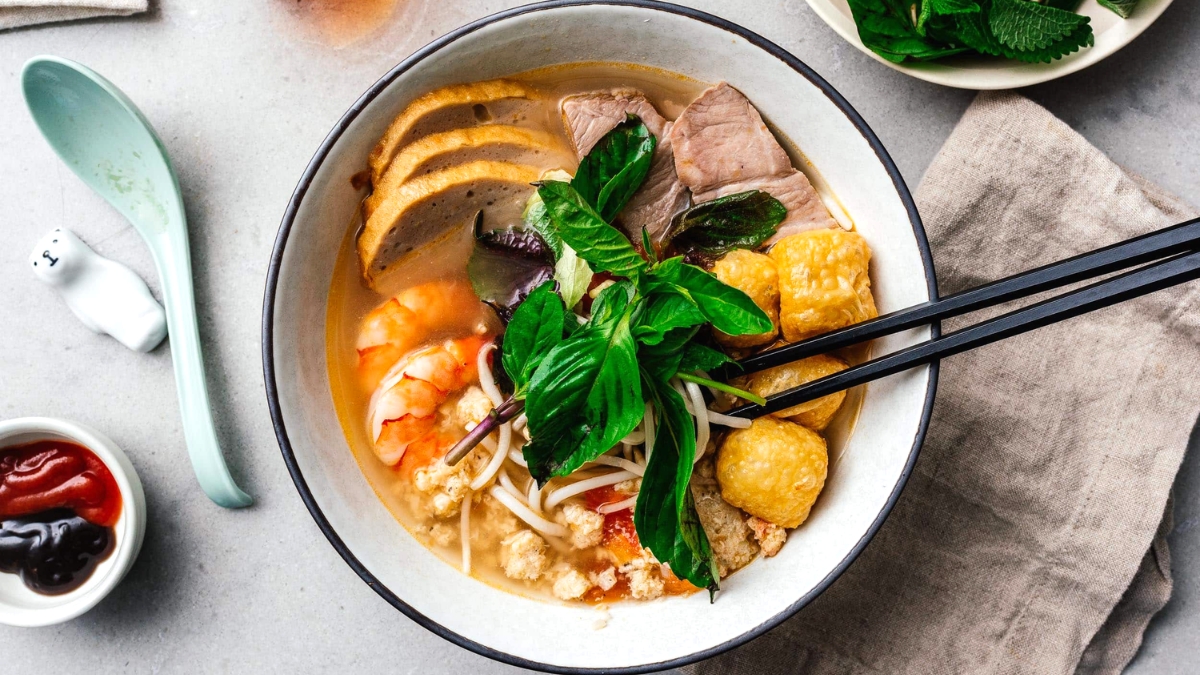 Vietnamese Crab Noodle Soup