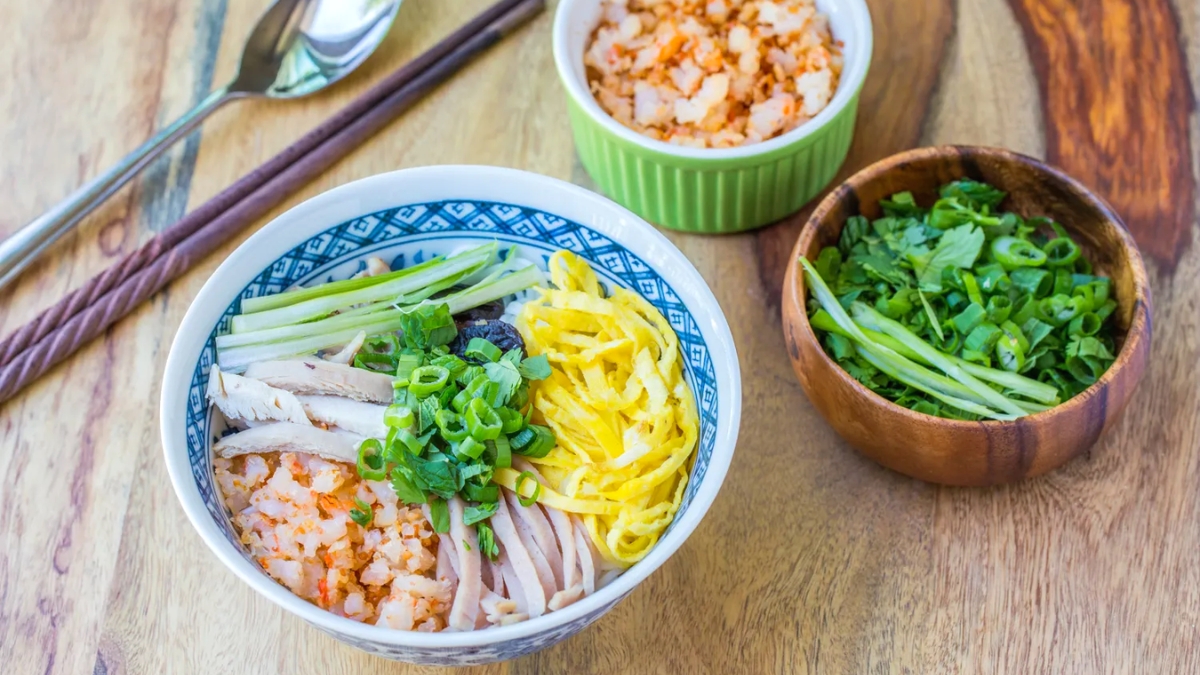 Rice Vermicelli with Chicken, Egg, and Pork