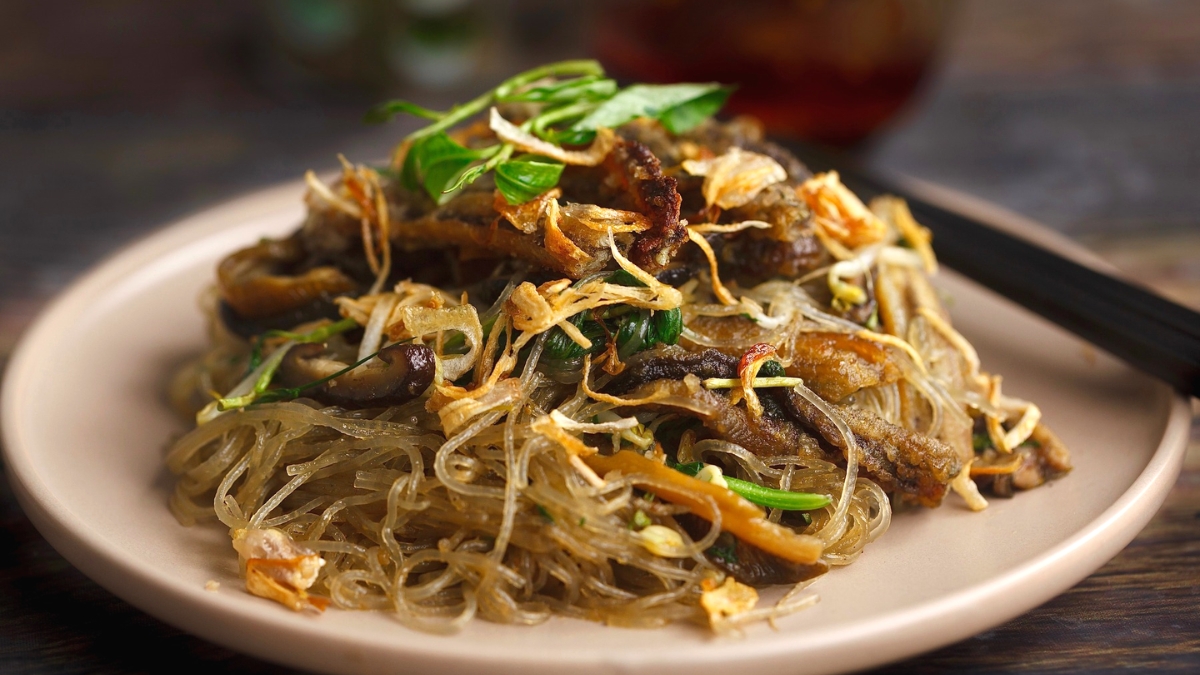 Glass Noodles with Deep-Fried Eel