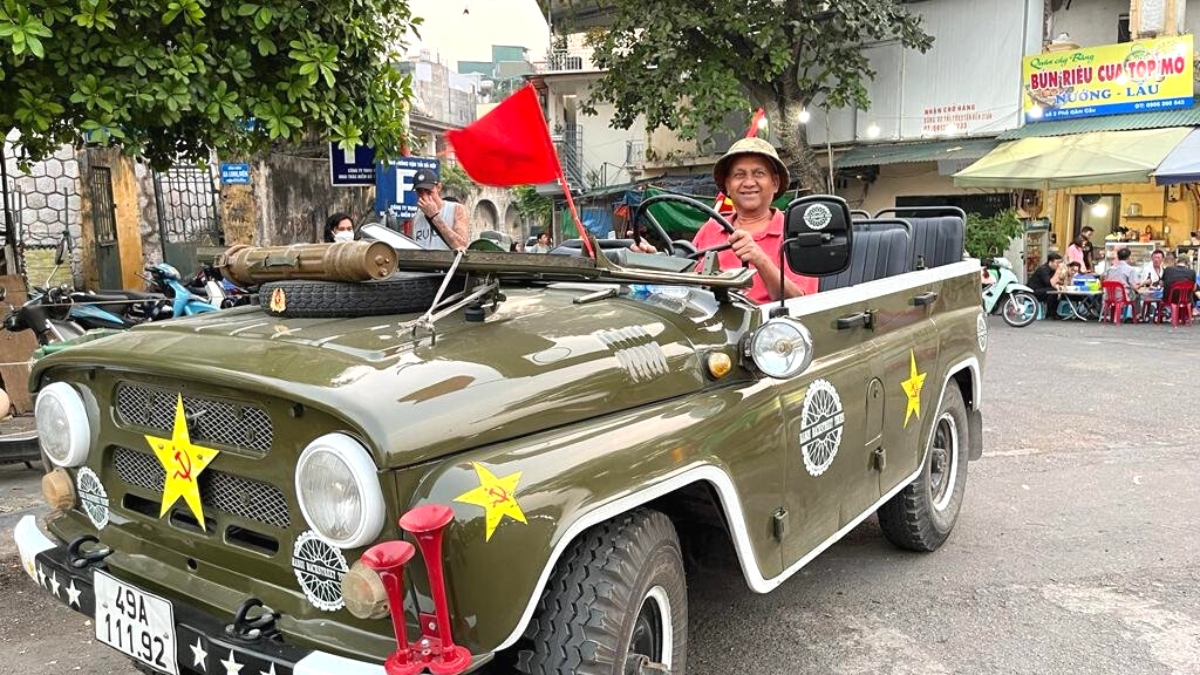 Interesting Army Jeep Adventure Tour Around Sai Gon