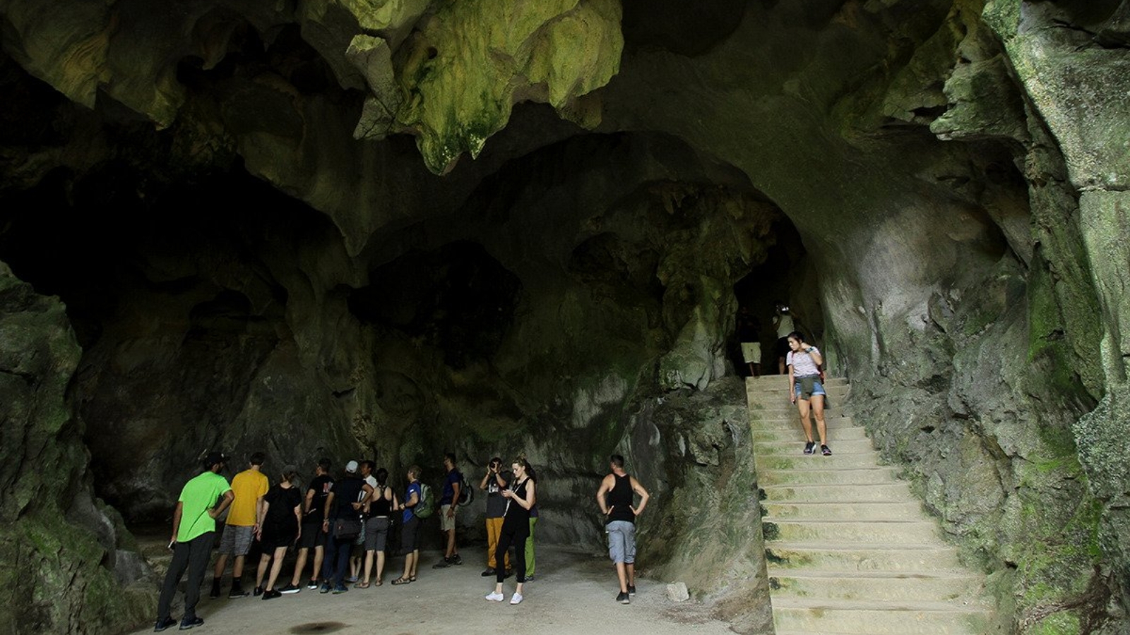 Visit Trung Trang Cave