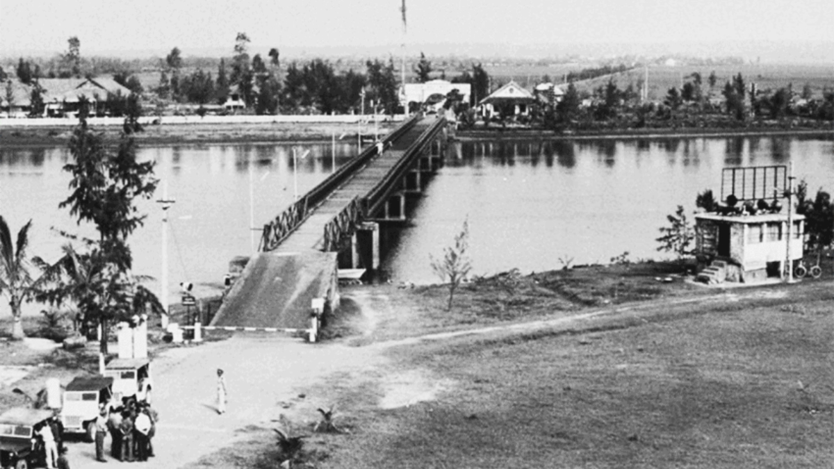 Hien Luong Bridge In The Past