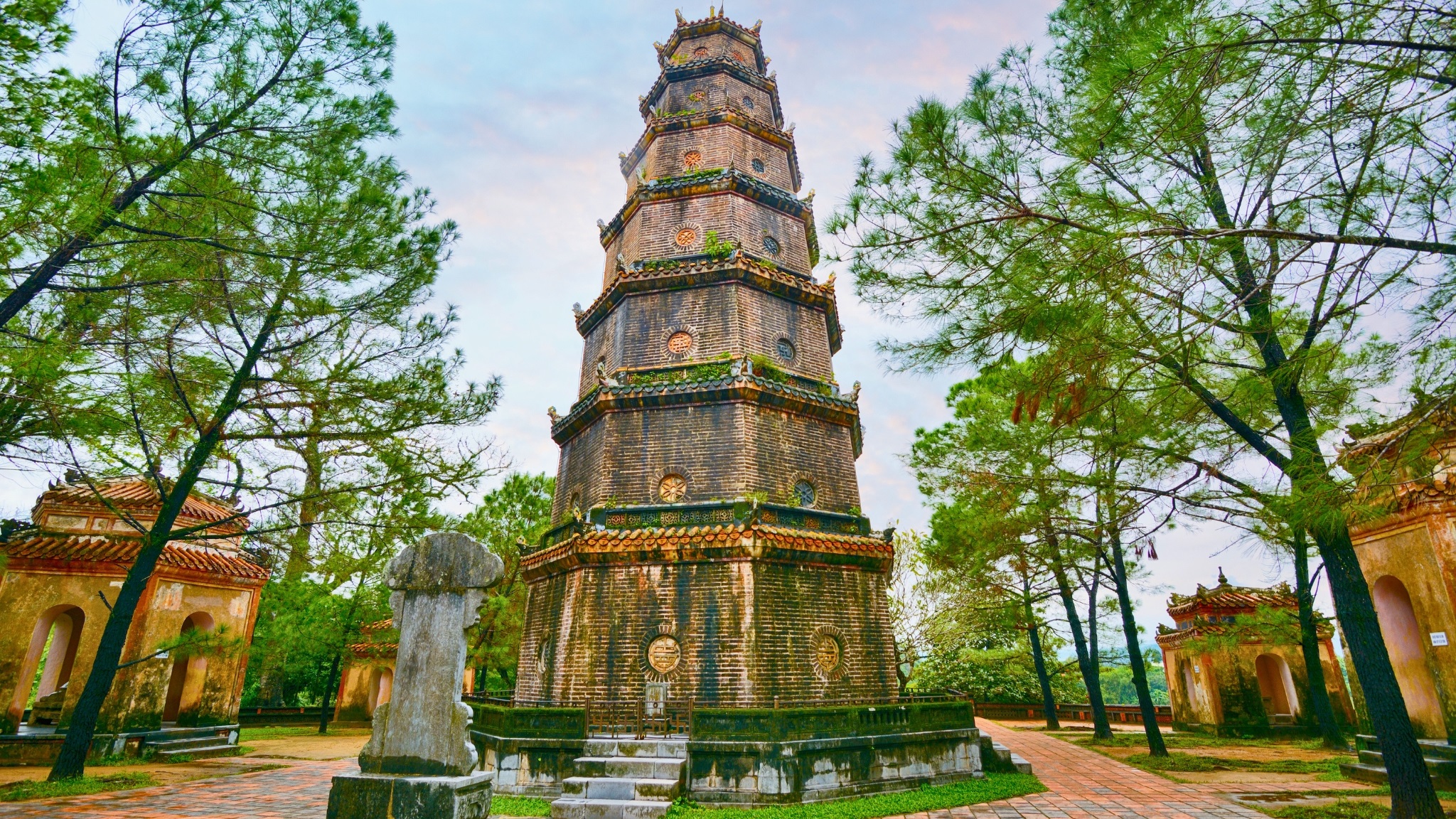 Thien Mu Pagoda (main)