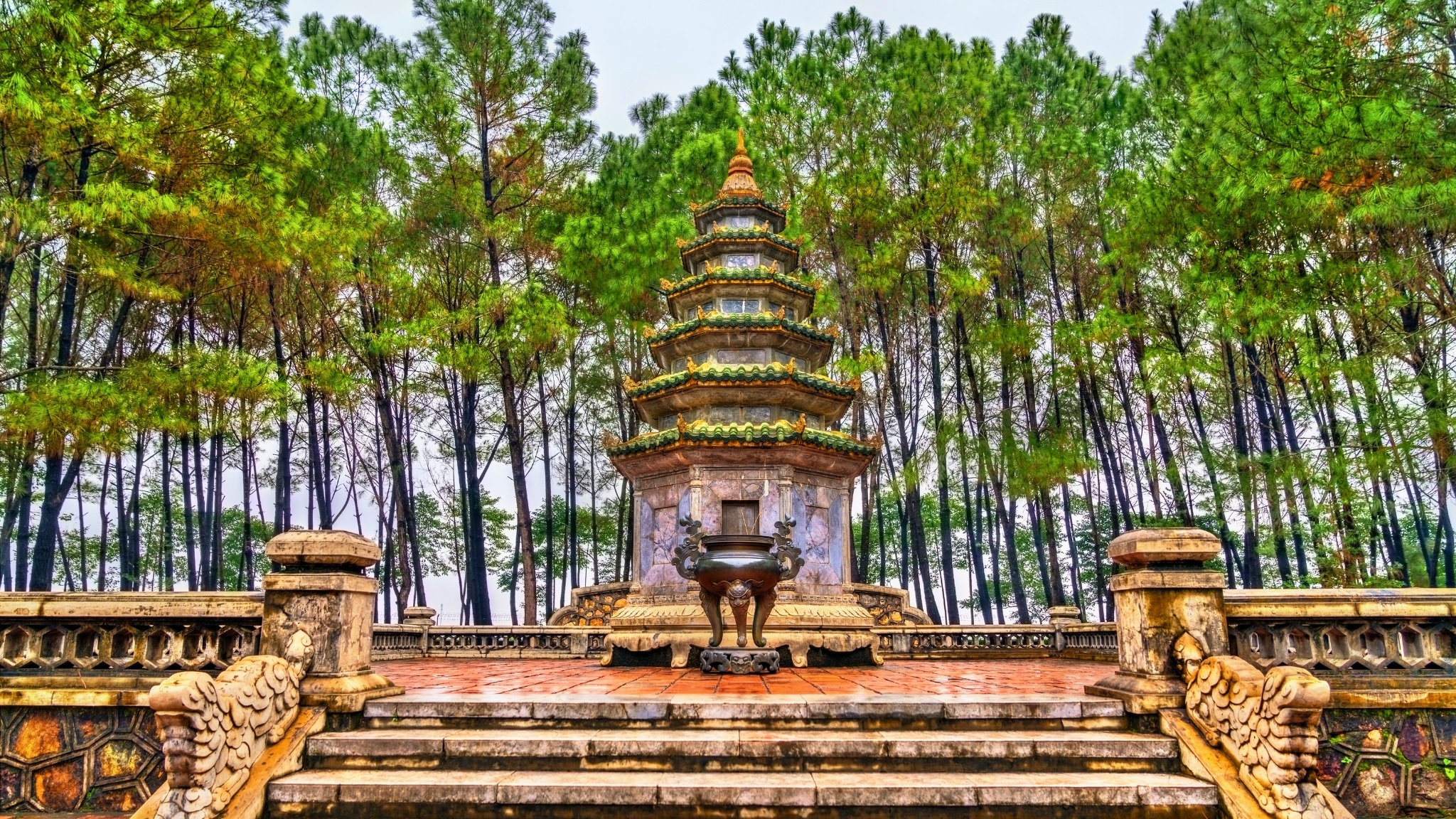 The Stunning Beauty Of Thien Mu Pagoda