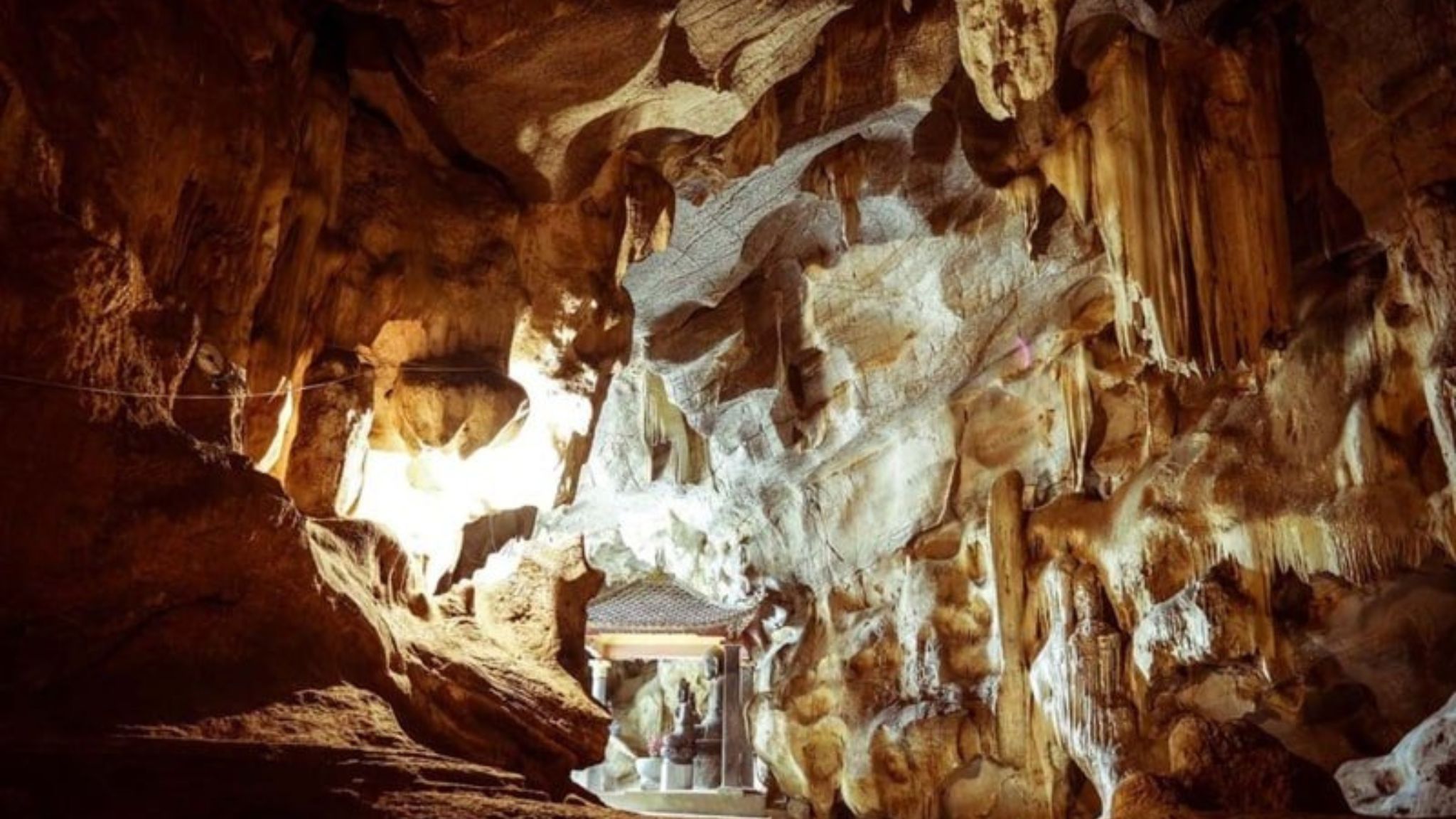 Admire The Atalactite Formations Of Thien Huong Cave