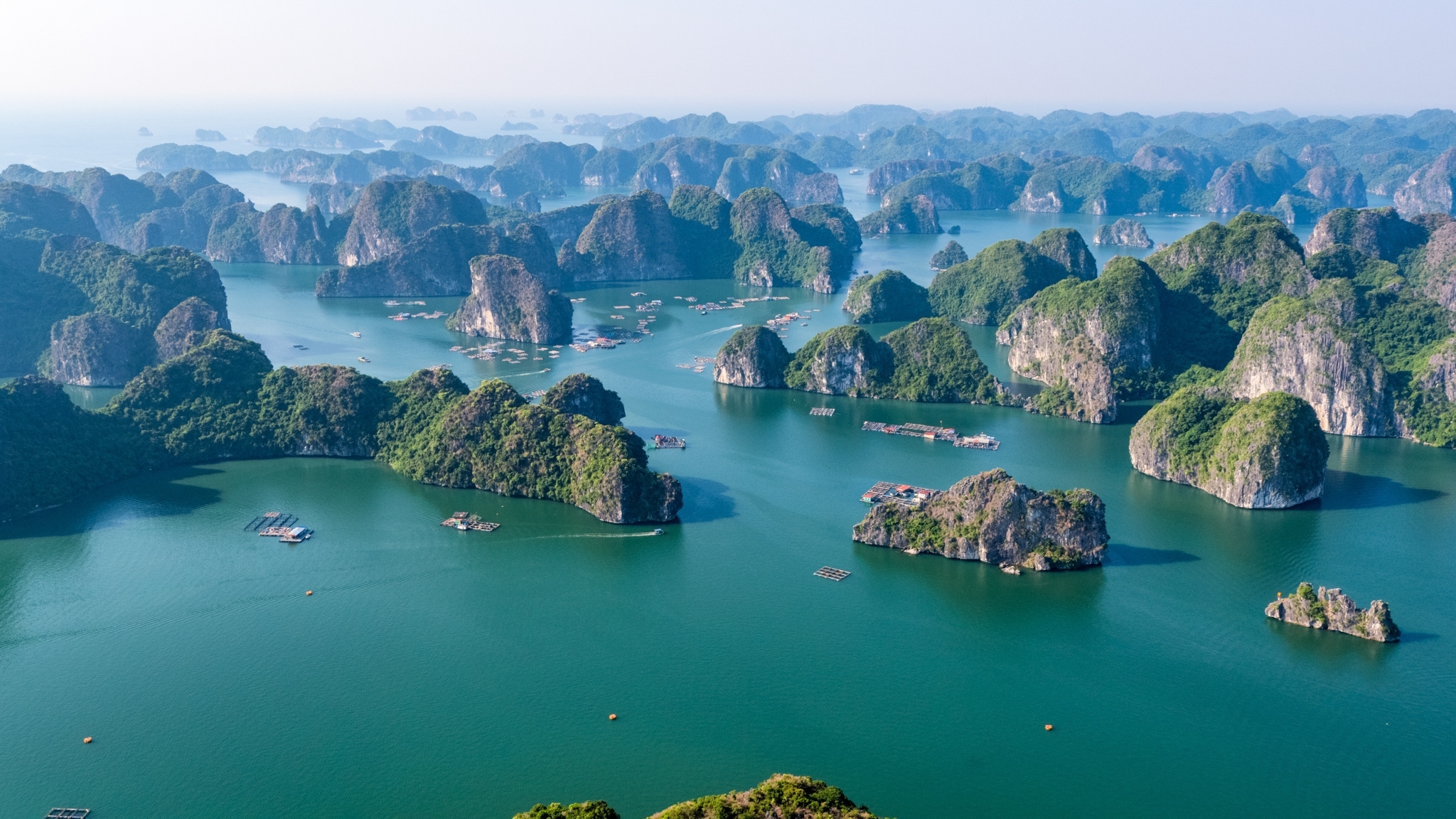 Spring is the perfect time for Halong Bay sightseeing cruise tour