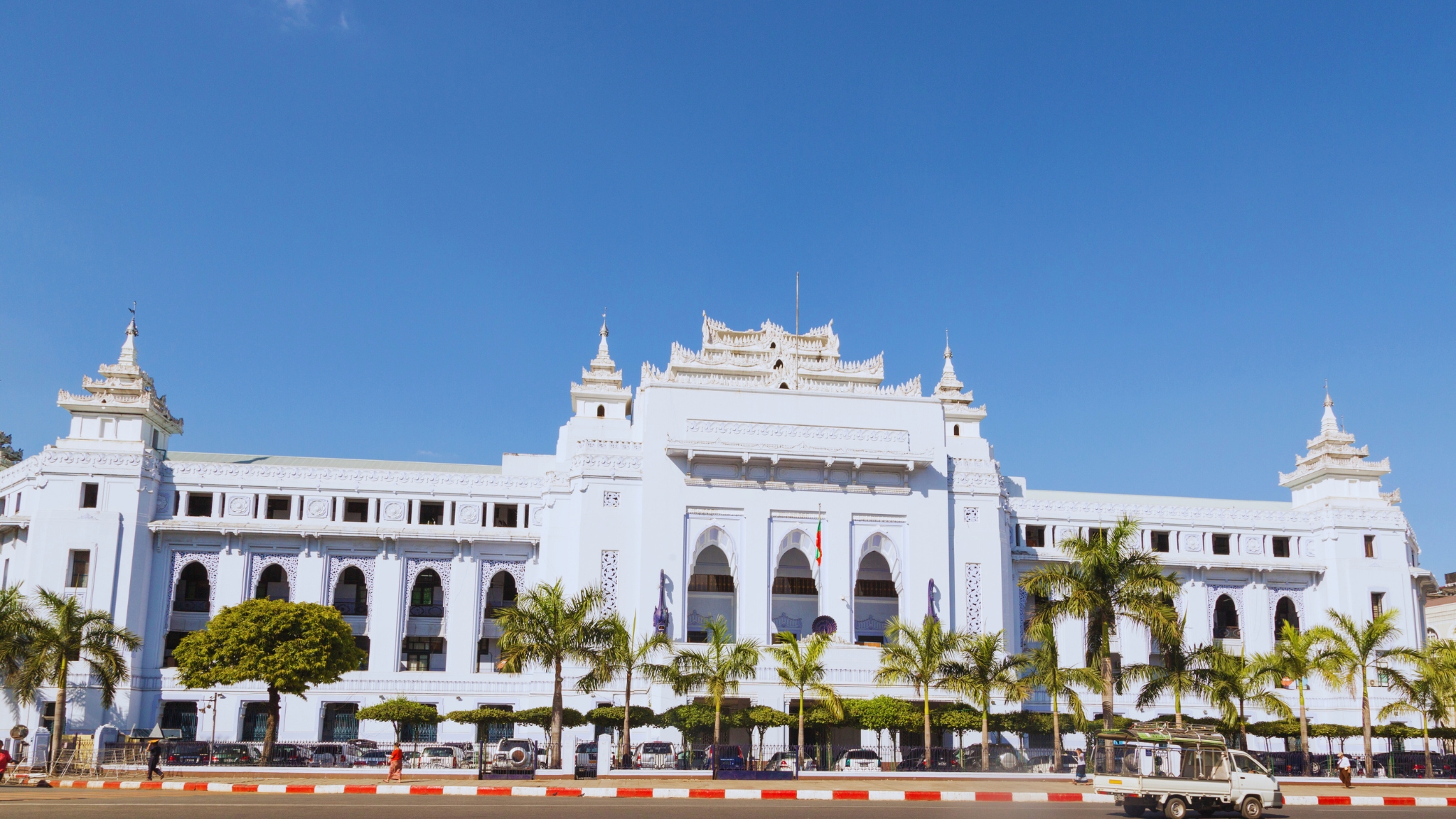 Explore Special Architecture Yangon City Hall
