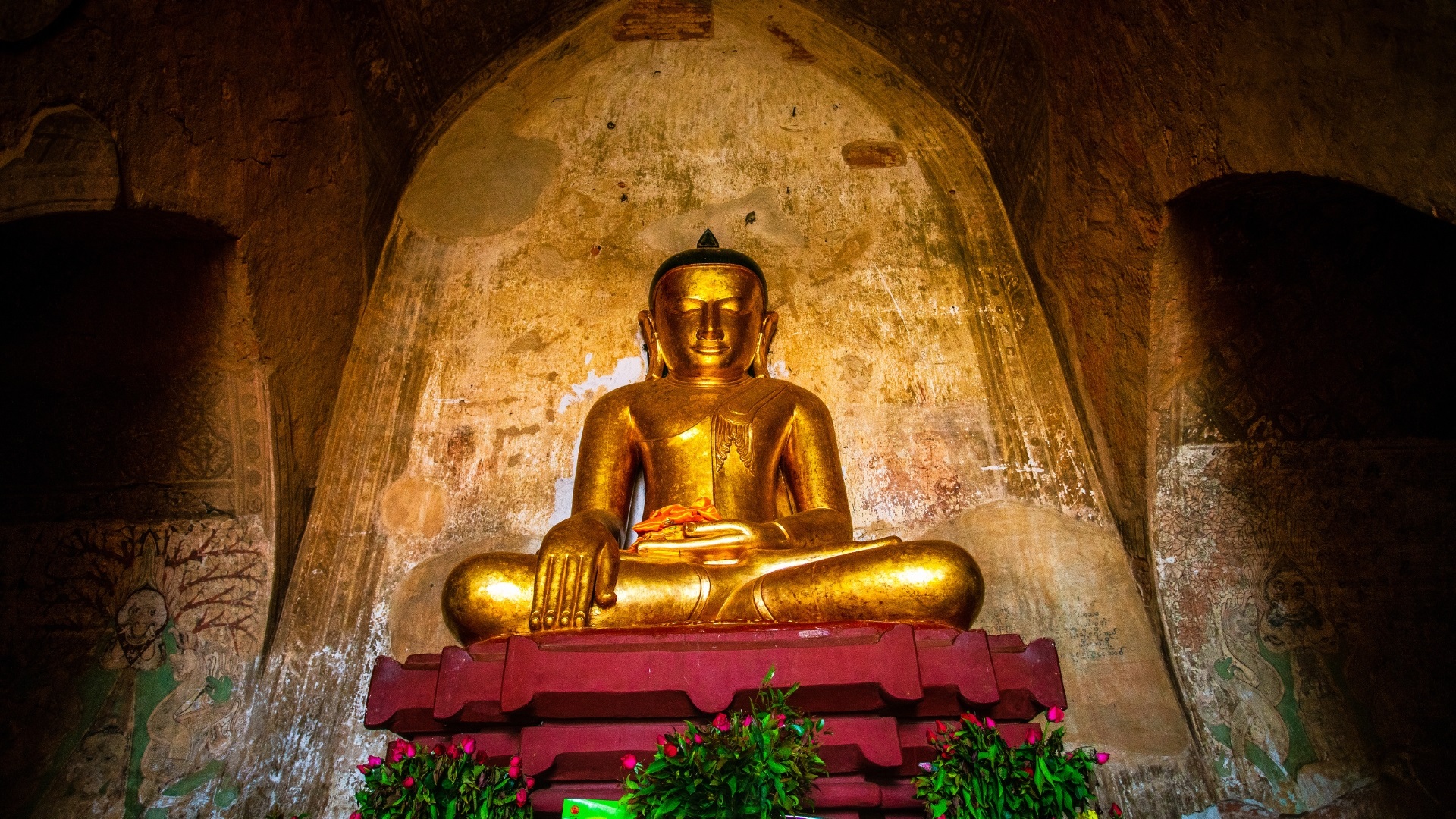 Buddha image inside the temple