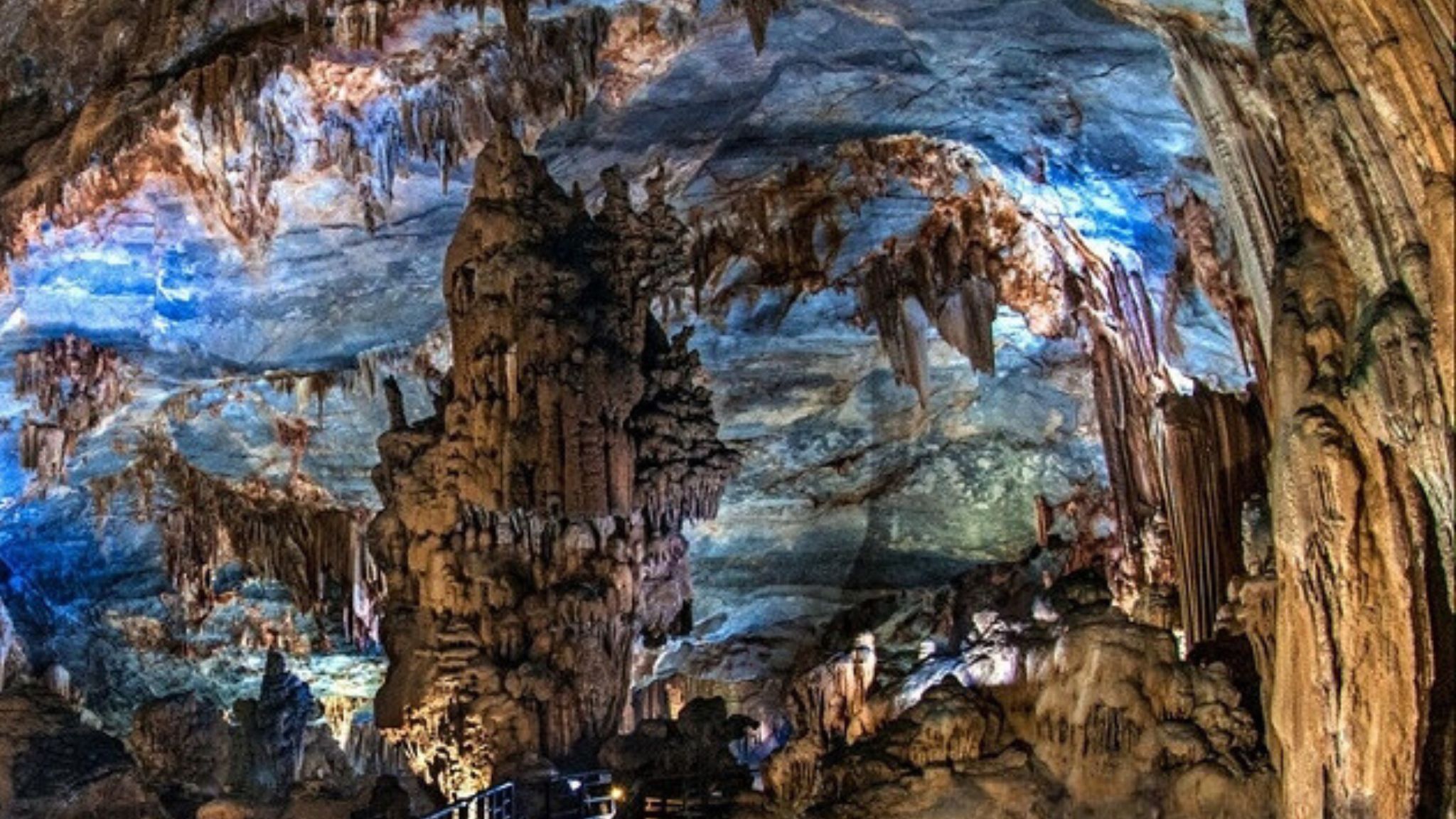 Explore The Stunning Thien Duong Cave