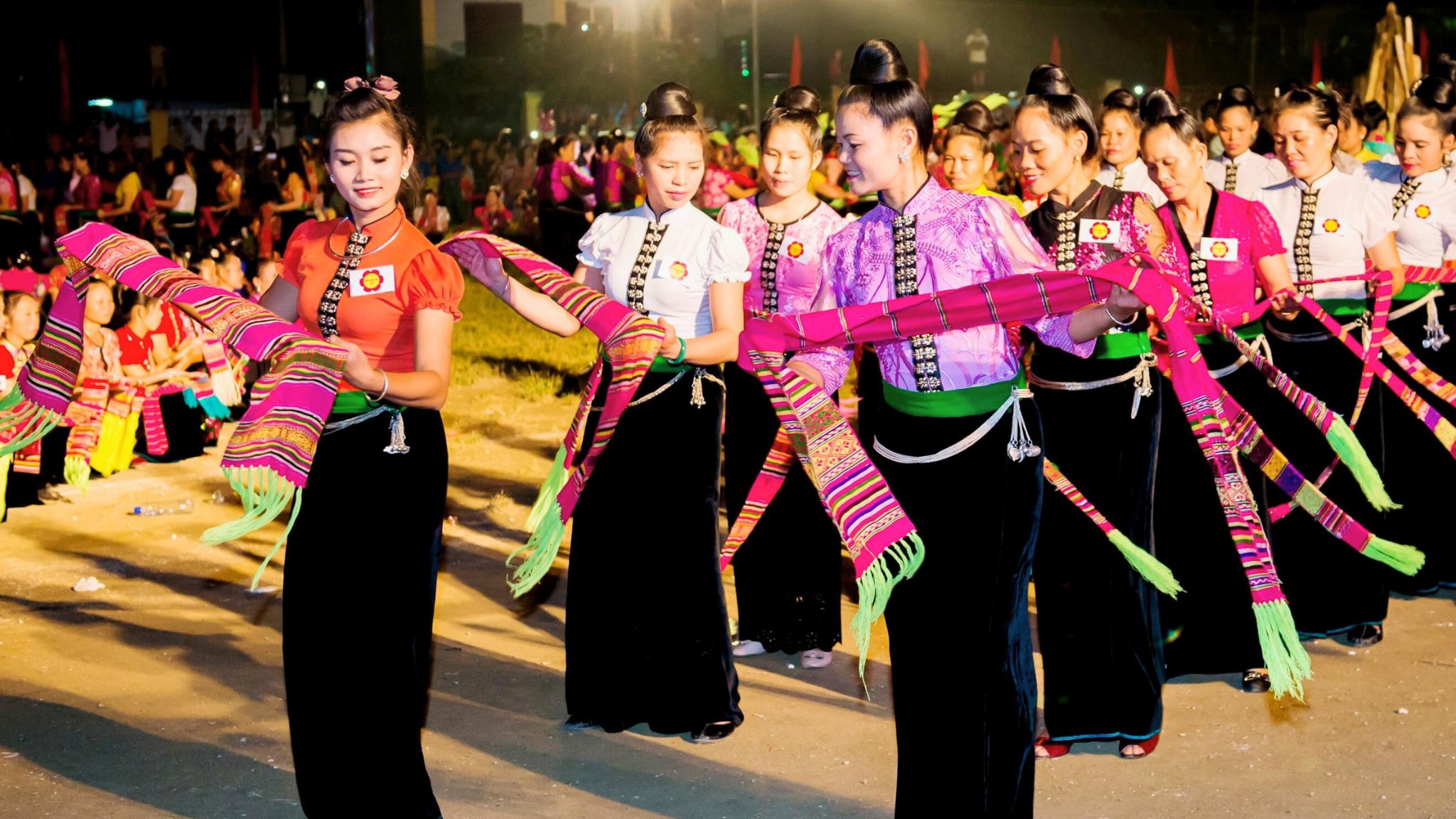 Watch Traditional Thai Dance