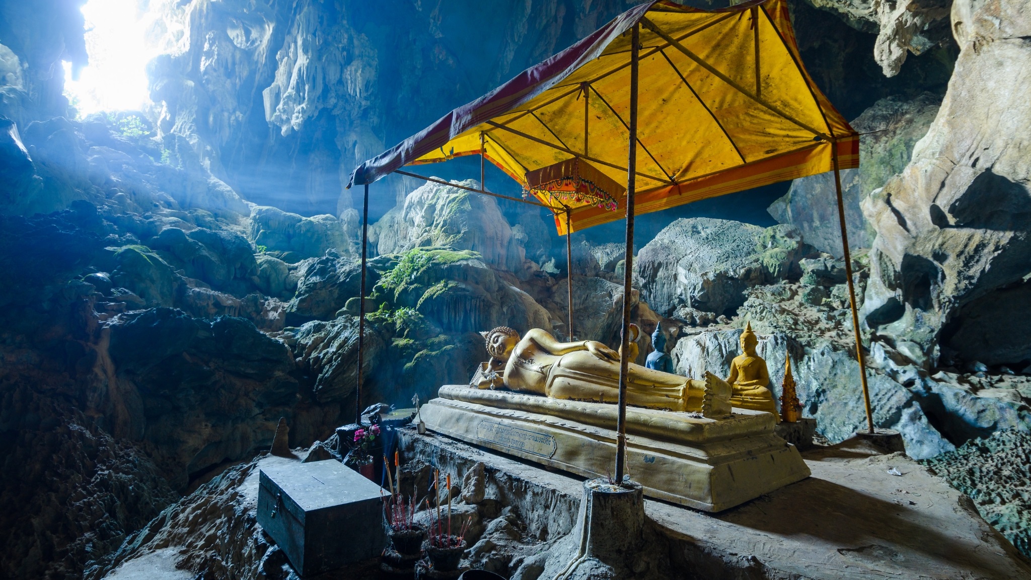 Beautiful Natural Scenery Inside The Tham Poukham Cave