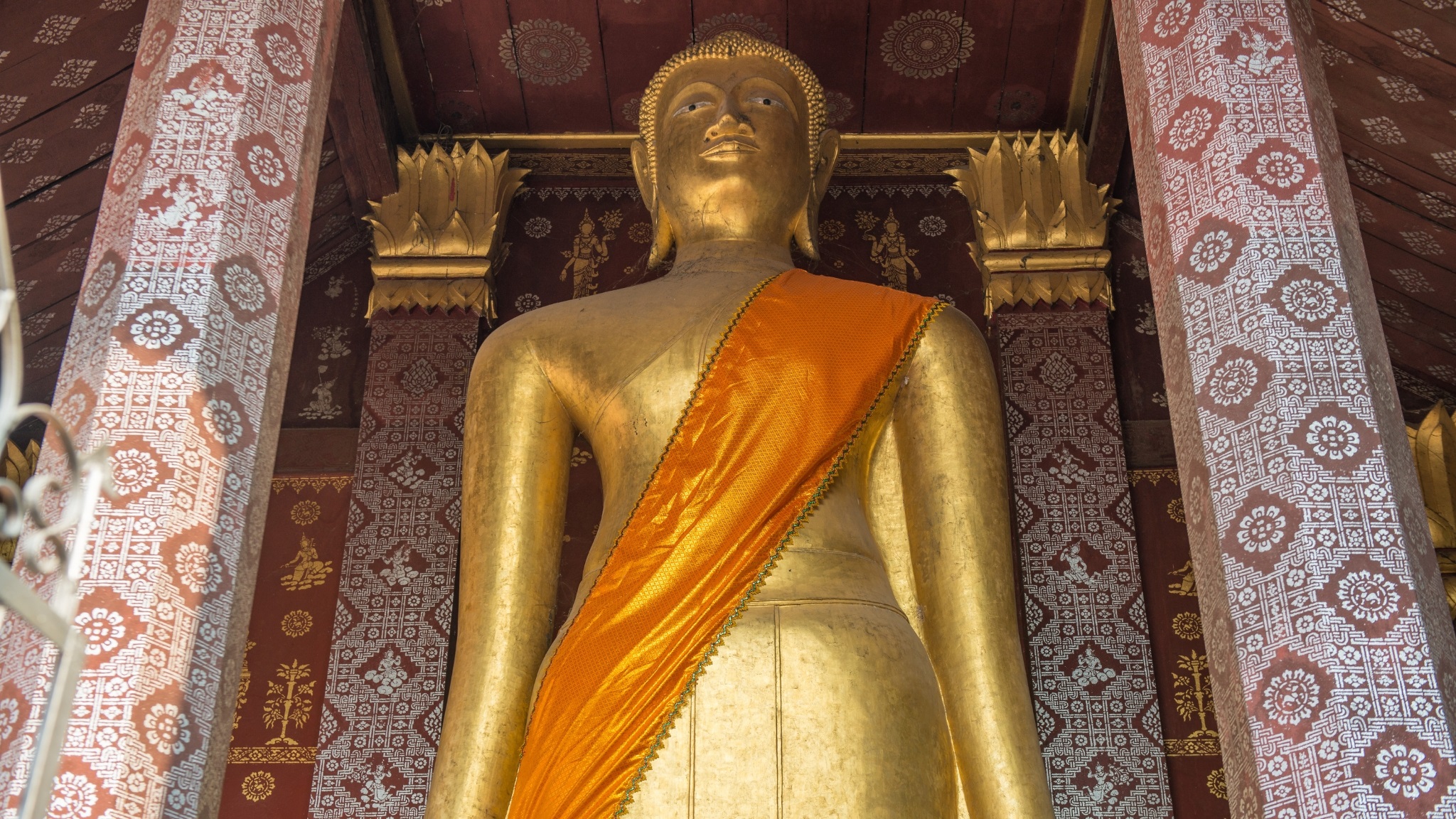 The Enormous Golden Buddha Statue