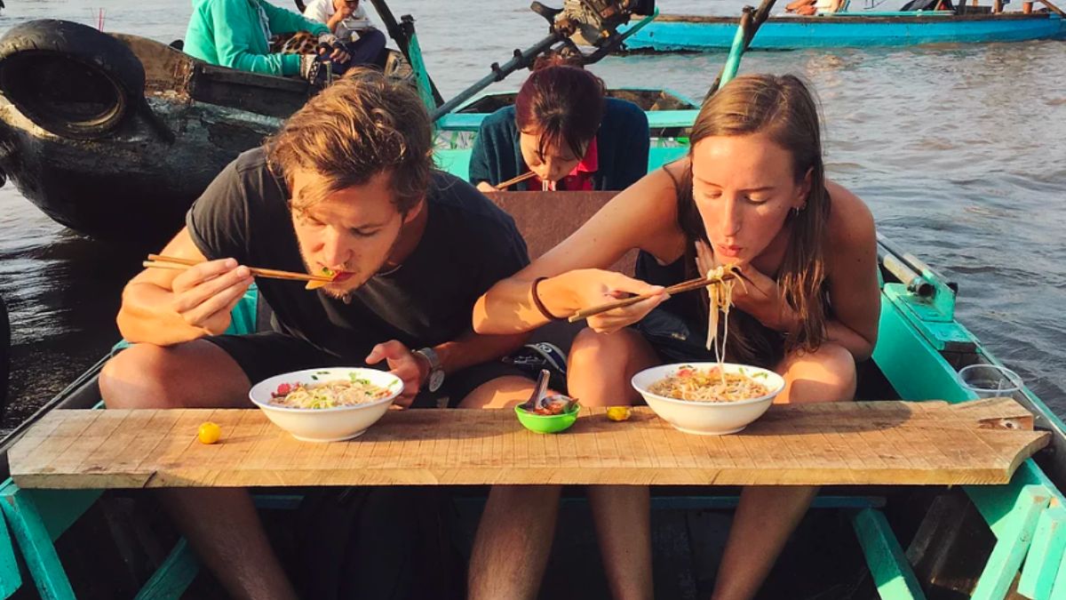 Enjoying your breakfast at Mekong's floating market 