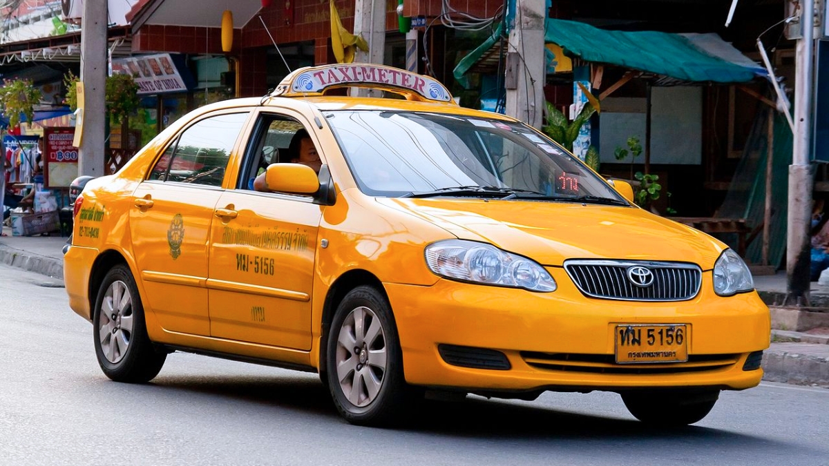 Catch A Taxi To Travel Around Pattaya