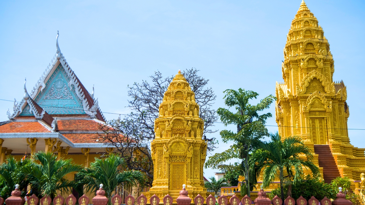 Wat Ounalom Consists Of A Variety Of Buddha Statues