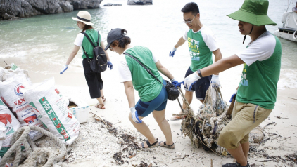 Quang Ninh Government to Pilot Plastic Ban on Ha Long Bay