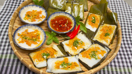 Banh Nam (Flat rice dumpling)