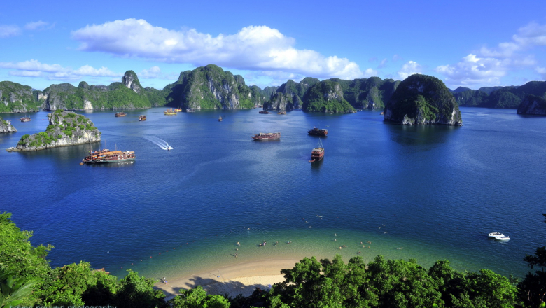 Halong Bay Itinerary: 1 Night or 2 Nights Is Better?