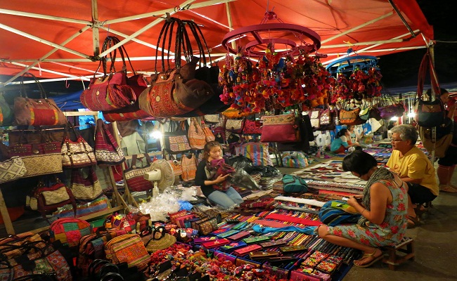 Halong night market