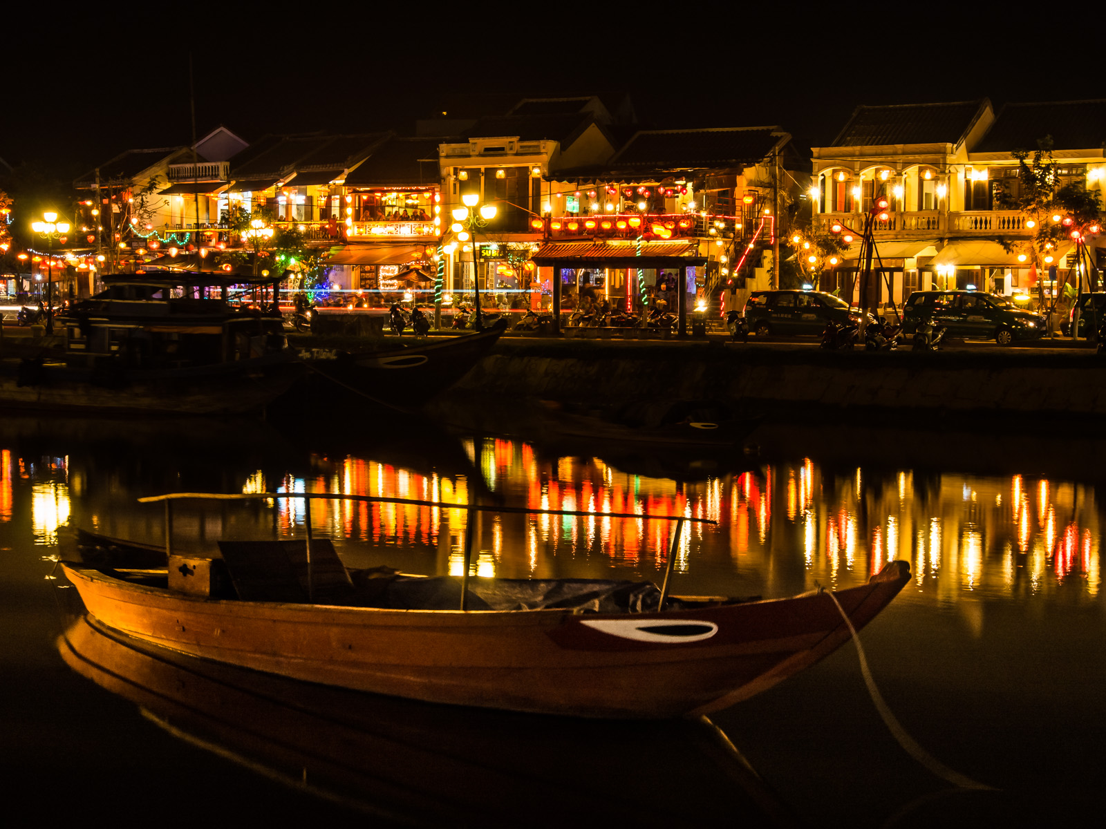Twinkle Hoi An Town At Night - Bestprice Travel
