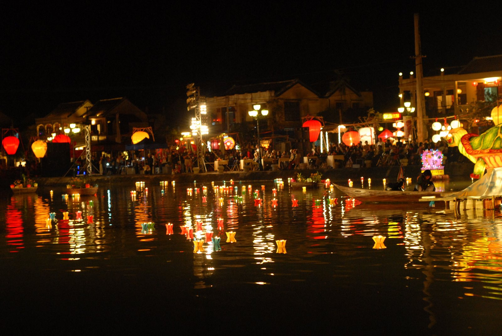 Sparkling Hoi An in a full-moon festival