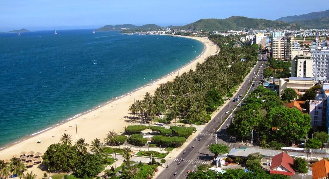 Many hotels concentrated on the beachfront street Tran Phu, Nha Trang