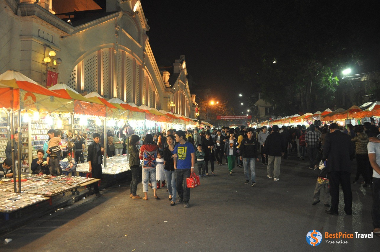Night Dong Xuan Market