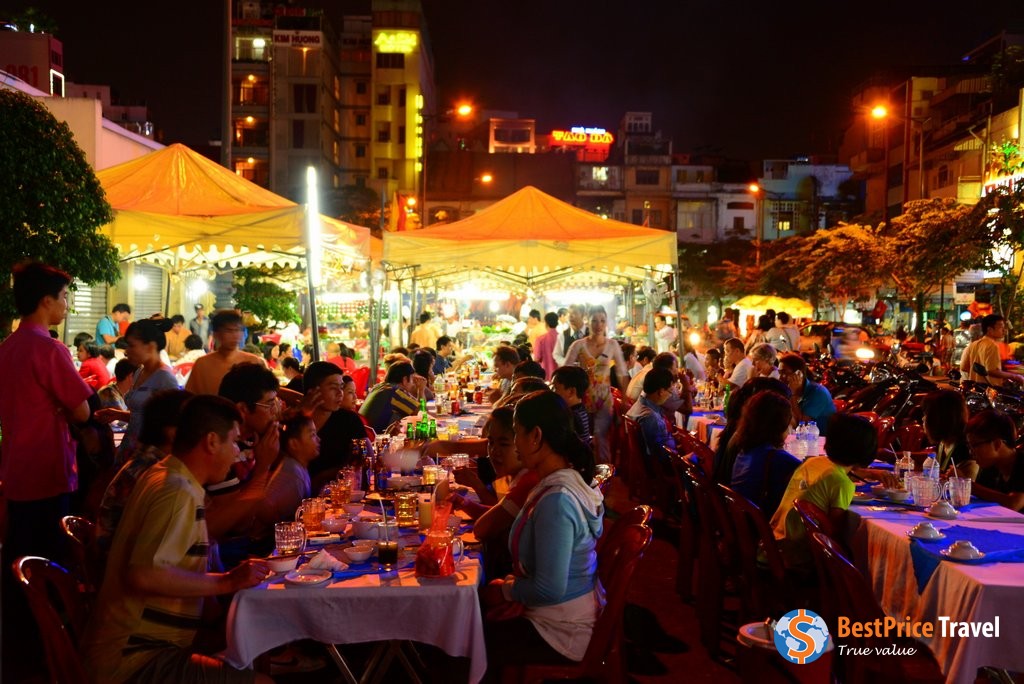 Pop-up restaurants at Ben Thanh night market