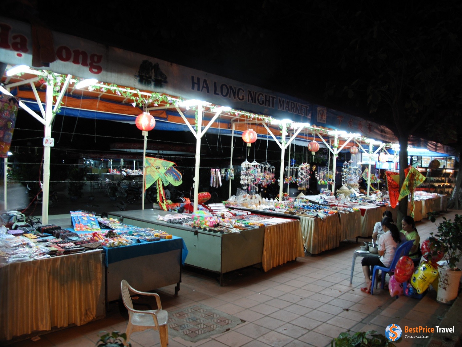 A corner of Ha Long Night Market