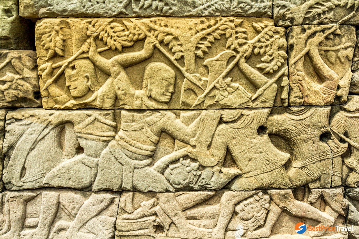 Remarkable bas reliefs, Khmers on the left, fighting Chams on the right