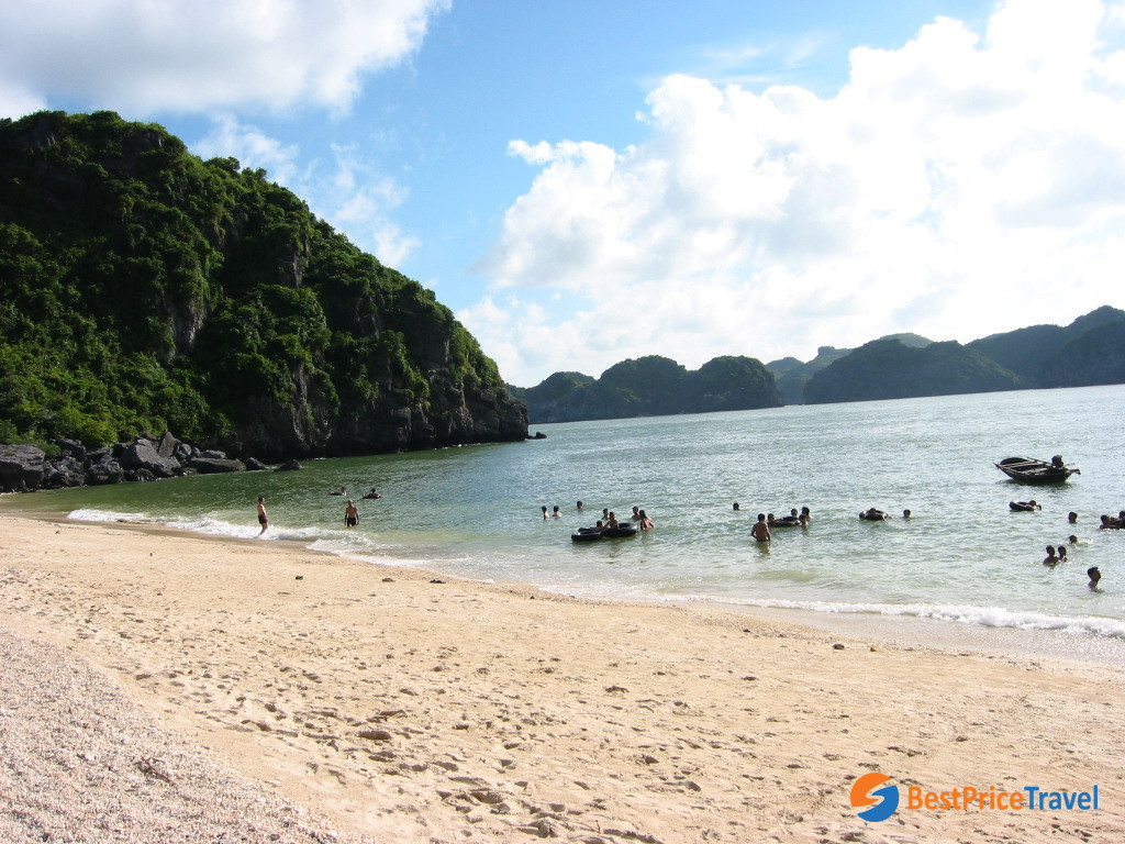 Ba Trai Dao Beach - Lan Ha Bay