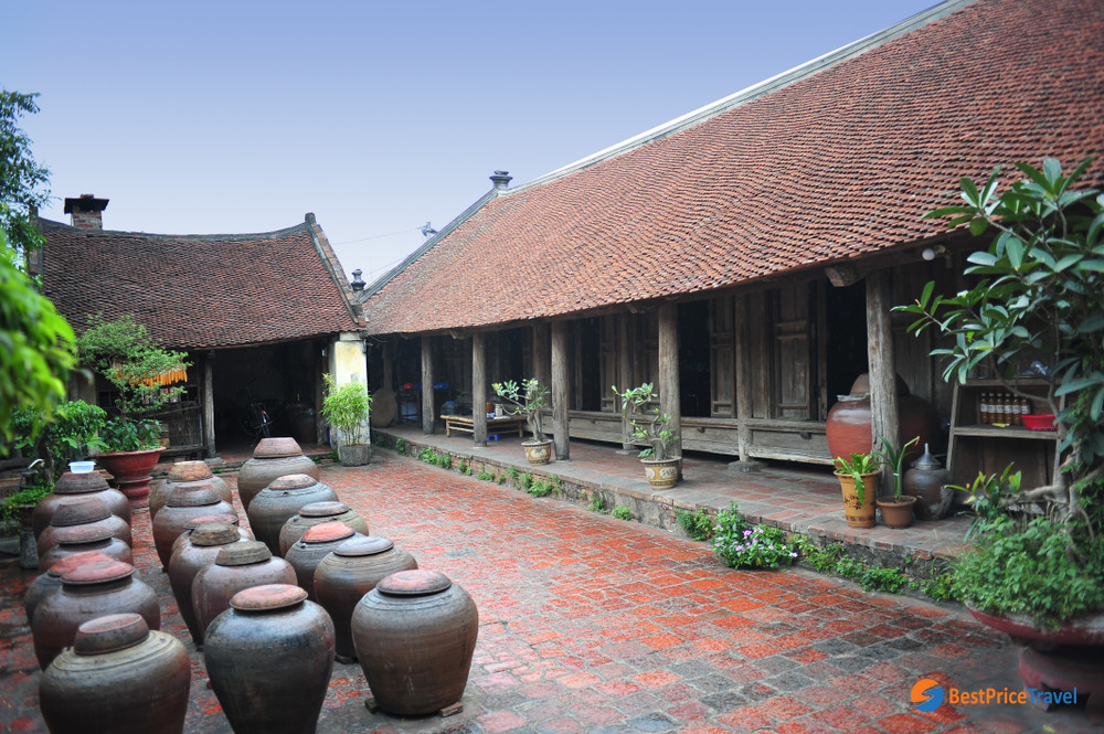 An ancient house in Duong Lam Village