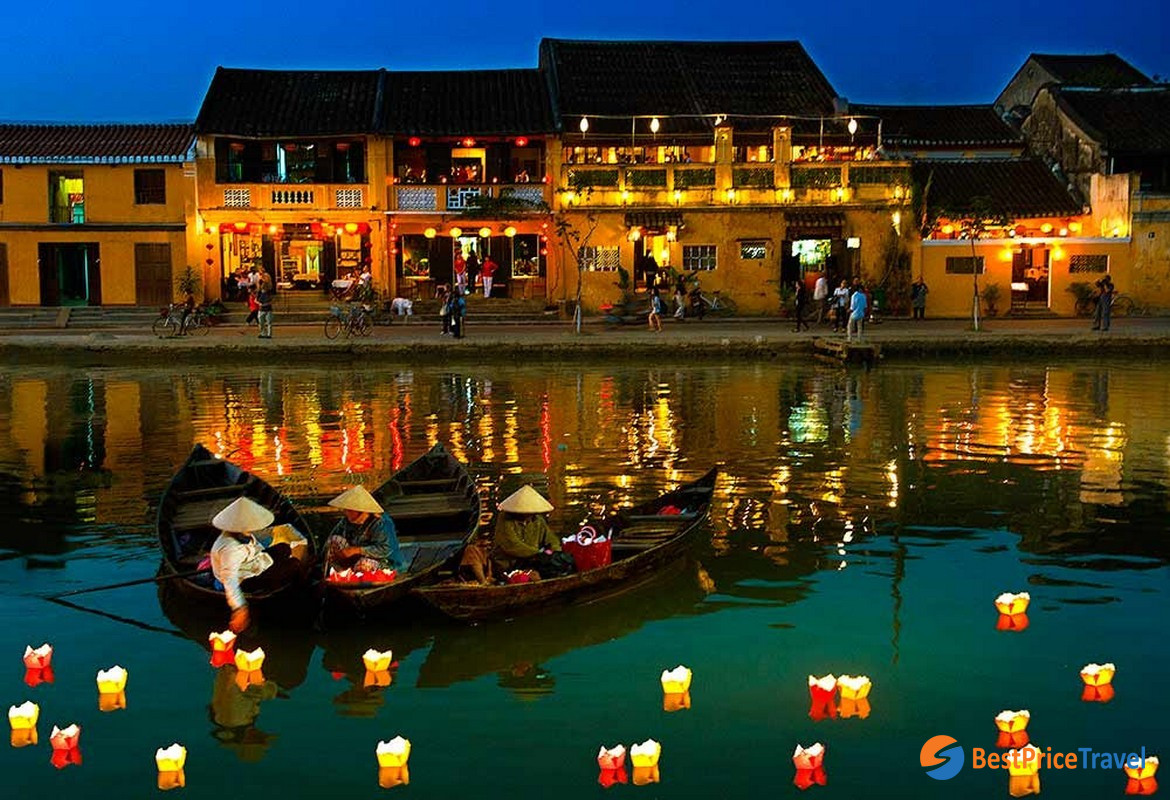 Hoi An still remains a homogenous complex of many wooden buildings in the past along with original seacoast setting