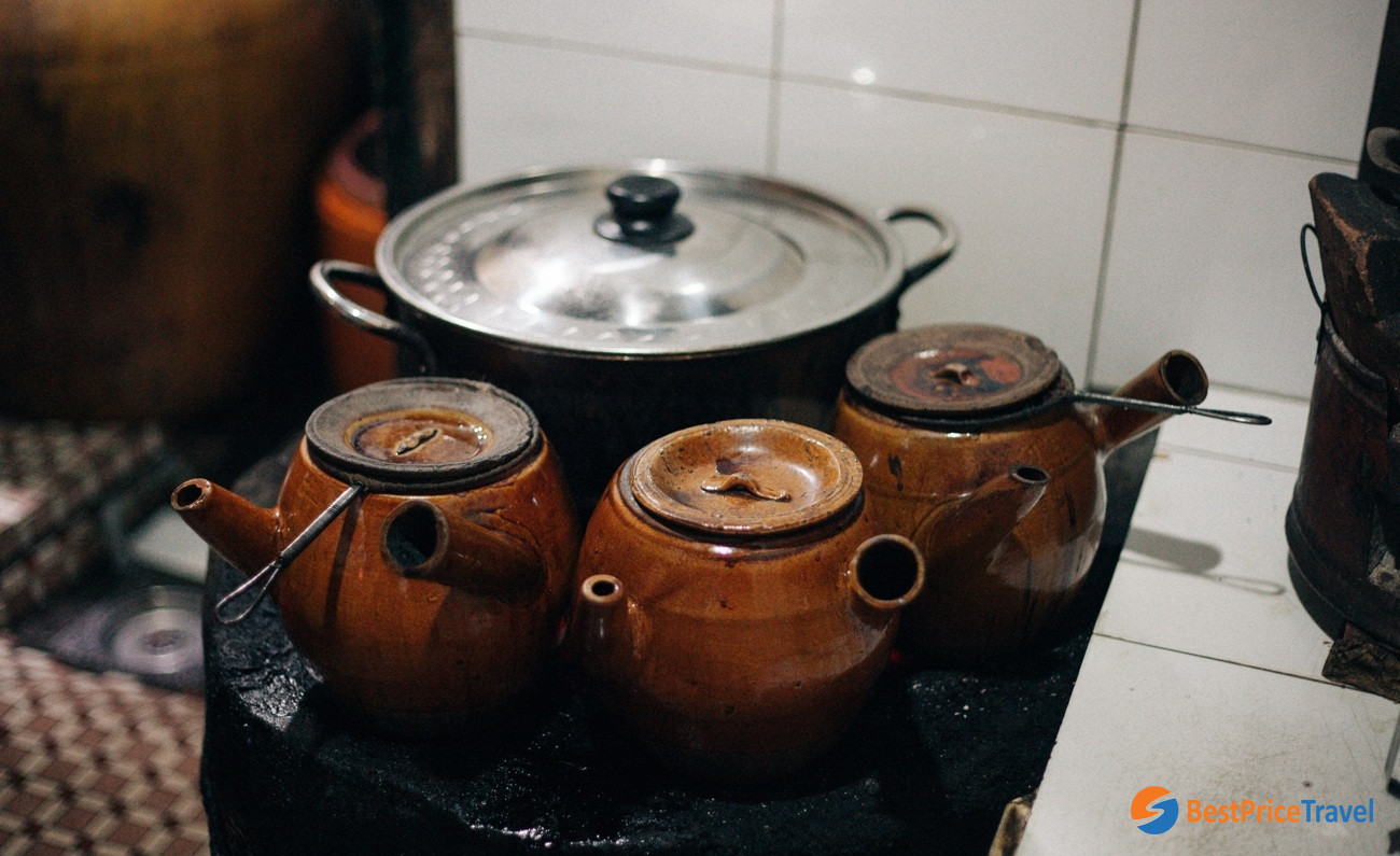 Clay Pot -  Old Coffee Shops In Vietnam