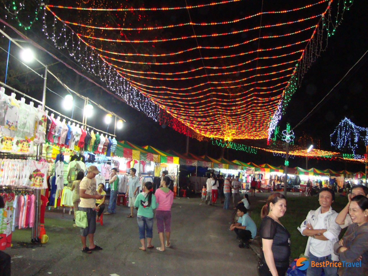 Shopping in Halong Night Market