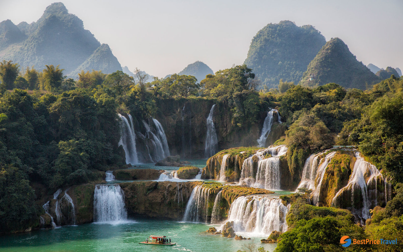 The impressive travel photo of immense Ban Gioc Waterfall