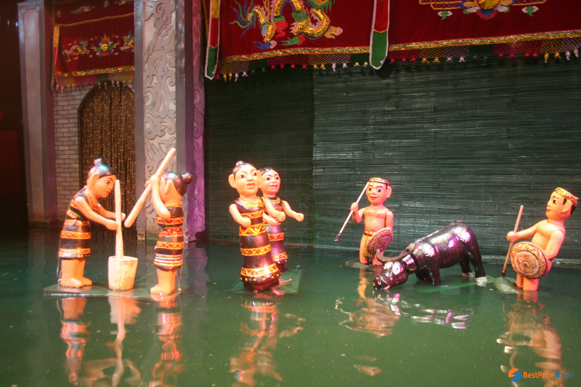 Water Pupet performance in Halong
