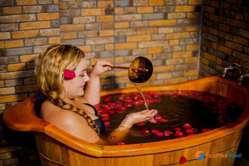 red Dao's herbal bathing Has Many Health Benefits