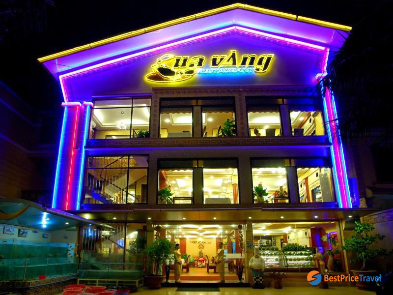 Cua Vang Restaurant in Halong Bay