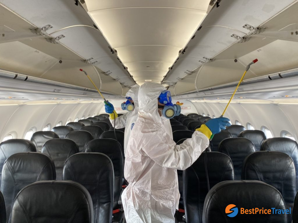 VietJet Air carries out the Coronavirus prevention on the airplane